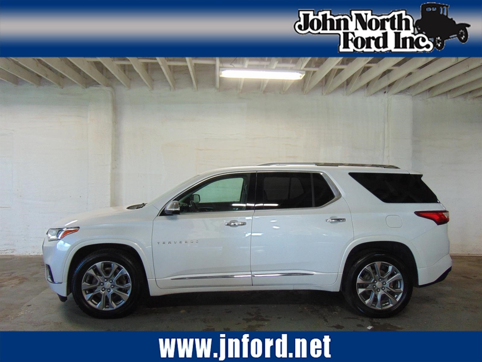 2019 Chevrolet Traverse Premier in Summit White (Gaz) — front three-quarter view