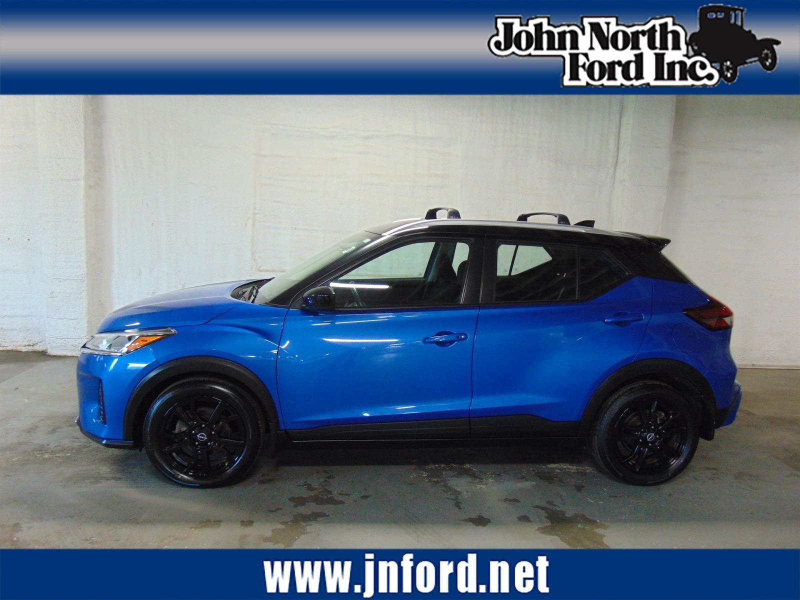 2023 Nissan Kicks SV in Electric Blue Metallic/Super Black (Xgy) — front three-quarter view