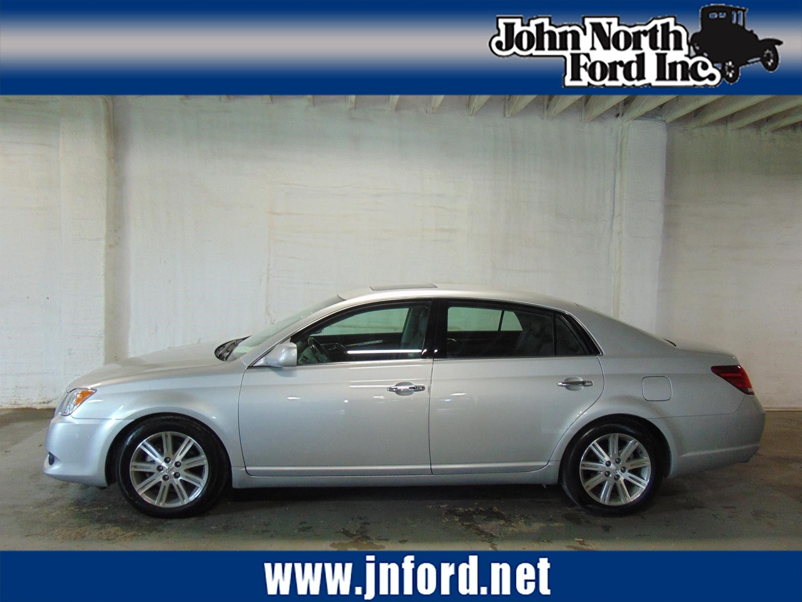 2008 Toyota Avalon Limited in Classic Silver Metallic (1F7) — front three-quarter view