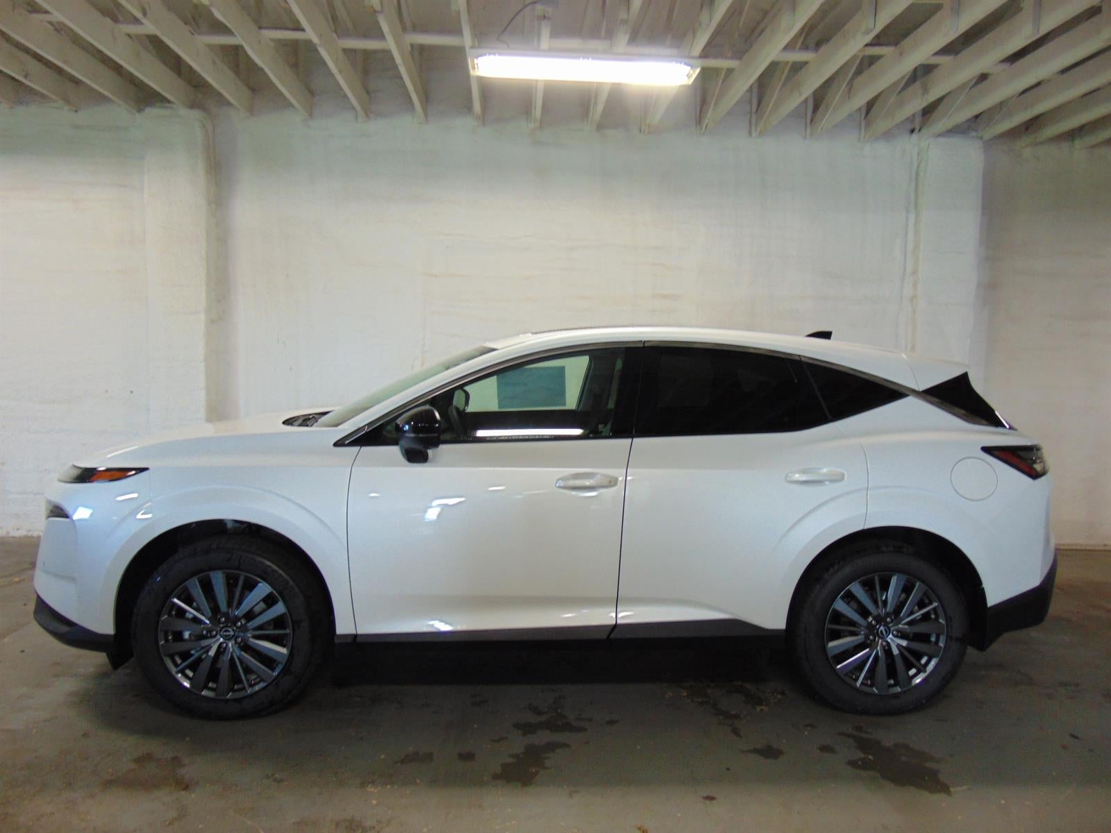 2026 Nissan Murano AWD SL in Everest White — front three-quarter view