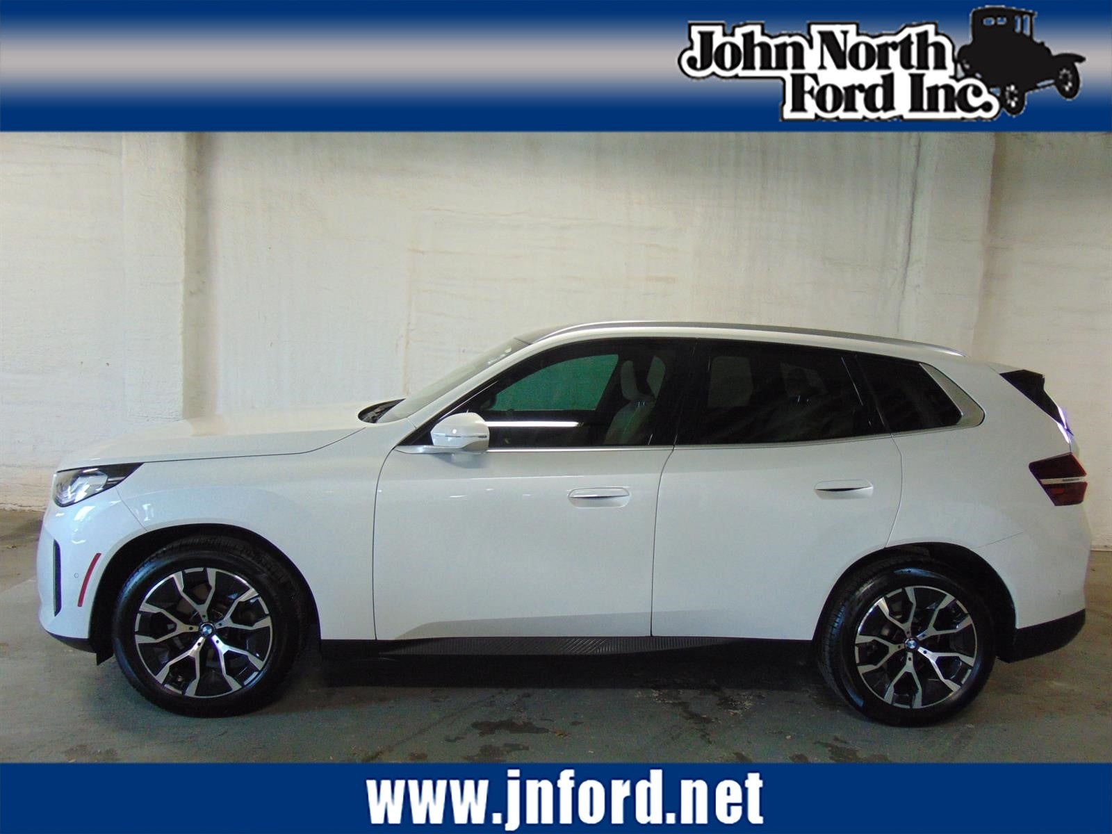 2025 BMW X3 30 xDrive in Mineral White Metallic (A96) — front three-quarter view